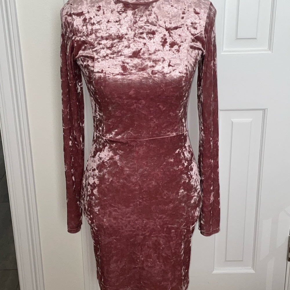 Revolve Size Small - image 2